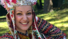 Die Blumenpracht Kroatiens hat die Kultur der Menschen stark beeinflusst. Das spiegelt sich in der Gestaltung ihrer Trachten eindrucksvoll wieder.