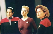 Second and third from the left: Captain Janeway (Kate Mulgrew), Seven of Nine (Jeri Ryan) Second and third from the left: Captain Janeway (Kate Mulgrew), Seven of Nine (Jeri Ryan)