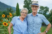 Hinter den Hecken Weingarten Staffel 7 Folge 7 In Bedano TI haben Margrit und Heinz Knecht eine Kombination von Rebberg und Garten verwirklicht – einen «Weingarten». 2024 Copyright: SRF Hinter den Hecken Weingarten Staffel 7 Folge 7 In Bedano TI haben Margrit und Heinz Knecht eine Kombination von Rebberg und Garten verwirklicht – einen «Weingarten». 2024 Copyright: SRF