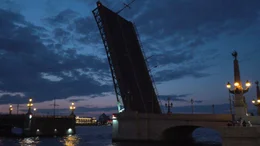 Die Troitzki-Br&uuml;cke bei Nacht.