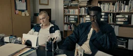 Babtou (Farba Dieng, r.) und Dennis (Julius Nitschkoff, l.) haben eine drastische L&ouml;sung f&uuml;r ihr Problem.