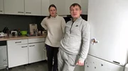 F&uuml;r das Ukrainefl&uuml;chtlingspaar Mariia und Oleksii ist die Weihnachtszeit eine traurige Erinnerung an die Fl&uuml;chtlingsvergangenheit. Sie k&auml;mpfen mit ihren Gef&uuml;hlen und trauern dem in der Ukraine zur&uuml;ckgelassenen Familienleben nach.