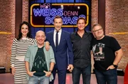 Moderator Kai Pflaume (M.) und seine Rateteam-Kapitäne Bernhard Hoëcker (2.v.l.) und Elton (r.) begrüßen in dieser Sendung die Schauspielerin und Moderatorin Stephanie Stumph (l.) und den Schauspieler Thomas Heinze (2.v.r.). Moderator Kai Pflaume (M.) und seine Rateteam-Kapitäne Bernhard Hoëcker (2.v.l.) und Elton (r.) begrüßen in dieser Sendung die Schauspielerin und Moderatorin Stephanie Stumph (l.) und den Schauspieler Thomas Heinze (2.v.r.).
