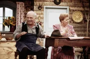 l-r: Vinzenz, Wirtschafter (Peter Steiner), Rosa Gocklberger (Gerda Steiner-Paltzer) l-r: Vinzenz, Wirtschafter (Peter Steiner), Rosa Gocklberger (Gerda Steiner-Paltzer)