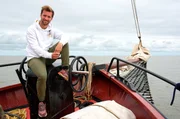 Den Nationalpark de Alde Feanen erkundet Daniel Aßmann mit einem Skûtsje, einem friesischen Plattbodenschiff. Den Nationalpark de Alde Feanen erkundet Daniel Aßmann mit einem Skûtsje, einem friesischen Plattbodenschiff.