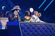 V.l.: Jorge Gonz&aacute;lez, Motsi Mabuse, Joachim Llambi