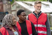 (v.l.n.r.) Myrna Okeke (Clare Perkins); Ben Eastfield (Gamba Cole); John Holloran (Darren Boyd) (v.l.n.r.) Myrna Okeke (Clare Perkins); Ben Eastfield (Gamba Cole); John Holloran (Darren Boyd)