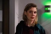 In Stella (Bettine Langehein) steigt bittere Wut auf, als sie Benedikts ungetr&uuml;btes Gl&uuml;ck sieht.
