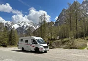 Rüdiger Erbslöh und das Wohnmobil 1600 Meter hoch auf dem Vrsic-Pass. Rüdiger Erbslöh und das Wohnmobil 1600 Meter hoch auf dem Vrsic-Pass.
