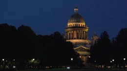 Isaakskathedrale bei Nacht.