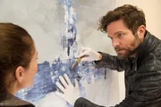 Jo Stoll (Peter Ketnath) und Selma Kirsch (Yve Burbach) gehen einem Verdacht nach. Jo vermutet, dass das Mordopfer etwas im Gem&auml;lde versteckt hat. Die Vermutung best&auml;tigt sich, als er etwas unter einer dicken Farbschicht entdeckt.