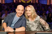 Rateteam-Kapit&auml;n Bernhard Ho&euml;cker (l.) mit Schlagers&auml;ngerin Nicole (r.).