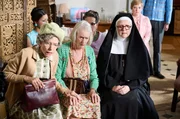 (v.l.n.r.) Mrs Clam (Belinda Lang), Miss Thimble (Sarah Crowden), Sister Boniface (Lorna Watson)