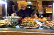 Köchin Yu Jeonghee lebt für die traditionelle Kunst der Kimchi-Zubereitung. Köchin Yu Jeonghee lebt für die traditionelle Kunst der Kimchi-Zubereitung.