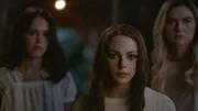(v.l.n.r.) Josie Saltzman (Kaylee Bryant); Hope Mikaelson (Danielle Rose Russell); Lizzie Saltzman (Jenny Boyd)