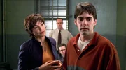 W&auml;hrend eines Gespr&auml;chs mit Michael (Adam Kaufman, r.) erfahren die beiden Detectives Benson (Mariska Hargitay) und Stabler (Christopher Meloni), dass er von seinem Adoptivvater jahrelang sexuell missbraucht wurde.