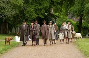 v.l.n.r. David Freeman-Mitford (James Purefoy), Sydney Bowles Mitford (Anna Chancellor), Tom Mitford (Toby Regbo), Pamela Mitford (Isobel Jesper Jones), Diana Mitford (Joanna Vanderham), Unity Mitford (Shannon Watson) und Nancy Mitford (Bessie Carter).