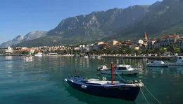 Makarska - wundervolle Hafenstadt am Fu&szlig;e des m&auml;chtigen Biokovogebirges.