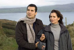 Brian (Erol Sander) f&uuml;hrt Lea (Sandra Speichert) an wundervolle Orte auf der gr&uuml;nen Insel, wo sich kein Tourist hin verirrt.