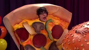 Robbie Shapiro (Matt Bennett)
