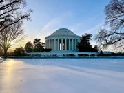 Das Jefferson Memorial in Washington, D.C., erinnert an die amerikanische Unabhängigkeitserklärung. 1776 erhob sie das Ideal der Freiheit zum Kern der amerikanischen Identität. Das Jefferson Memorial in Washington, D.C., erinnert an die amerikanische Unabhängigkeitserklärung. 1776 erhob sie das Ideal der Freiheit zum Kern der amerikanischen Identität.