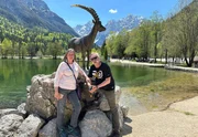 Petra (l) und Rüdiger Erbslöh am See Jasna in der Nähe von Kranjska Gora in Slowenien. Petra (l) und Rüdiger Erbslöh am See Jasna in der Nähe von Kranjska Gora in Slowenien.