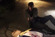 Nick (David Giuntoli) ist nach außen ein ganz normaler Detective der Mordkommission. Doch seit einiger Zeit passieren merkwürdige Dinge in seinem Leben: Beim Anblick mancher Menschen verwandeln diese sich plötzlich für Sekunden in furchterregende Monster. Nick (David Giuntoli) ist nach außen ein ganz normaler Detective der Mordkommission. Doch seit einiger Zeit passieren merkwürdige Dinge in seinem Leben: Beim Anblick mancher Menschen verwandeln diese sich plötzlich für Sekunden in furchterregende Monster.