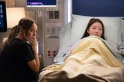 Warten w&auml;hrend der Geburt: Camilla Luddington als Dr. Jo Wilson, Carolyn Kang als Amy Ramsey