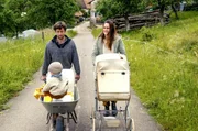 Geraldine und Patrick genie&szlig;en die Spazierg&auml;nge in der Natur ihrer neuen Heimat im Klettgau in der N&auml;he der schweizer Grenze.