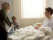 ARD/MDR IN ALLER FREUNDSCHAFT FOLGE 459, "Das Fest der Liebe", am Dienstag (15.12.09) um 21:05 Uhr im ERSTEN. Annelie Schulte (Maxi Warwel) ist heilfroh, als sie ihren Sohn Tim (Gustav Reutter) im Krankenzimmer von Franz Rahn ( Michael Baral) findet. Franz hat vor einigen Wochen mit Tims Mutter geflirtet und sich gewundert, dass sie sich nicht mehr gemeldet hat. Doch als alleinerziehende Mutter hat Annelie Angst und h&auml;lt Franz auf Abstand. Tim ist hingegen von Franz' Geschichten total begeistert. &copy; MDR/Krajewsky, honorarfrei - Verwendung gem&auml;&szlig; der AGB im engen inhaltlichen, redaktionellen Zusammenhang mit genannter MDR-Sendung und bei Nennung "Bild: MDR/Krajewsky" (S2). MDR/HA Kommunikation, 04360 Leipzig, Tel: (0341) 300 6477 oder - 6463