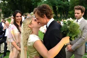 Der große Tag ist gekommen - Anna und Tom geben sich das Ja-Wort: (v.l.n.r.) Paloma (Maja Maneiro), Anna (Jeanette Biedermann), Tom (Patrick Kalupa) und Enrique (Jacob Weigert) ... Der große Tag ist gekommen - Anna und Tom geben sich das Ja-Wort: (v.l.n.r.) Paloma (Maja Maneiro), Anna (Jeanette Biedermann), Tom (Patrick Kalupa) und Enrique (Jacob Weigert) ...