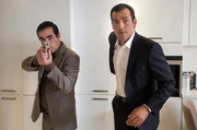 Kommissar Özakin (Erol Sander, re.) und sein Kollege Mustafa (Oscar Ortega Sanchez) kommen zu spät. Es war schon vor ihnen jemand in der Wohnung des vermeintlichen Vergewaltigers. Kommissar Özakin (Erol Sander, re.) und sein Kollege Mustafa (Oscar Ortega Sanchez) kommen zu spät. Es war schon vor ihnen jemand in der Wohnung des vermeintlichen Vergewaltigers.