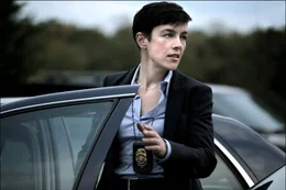 Det. Caroline Brentwood (Olivia Williams)