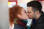 Joe (Sarah Hannemann) und Easy (Lars Steinh&ouml;fel) werden endlich ein Paar.