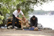 Tom und Luca haben es geschafft, Anna und Nina aus dem Wasser zu retten. Doch Nina hat es ganz schön mitgenommen ... Tom und Luca haben es geschafft, Anna und Nina aus dem Wasser zu retten. Doch Nina hat es ganz schön mitgenommen ...