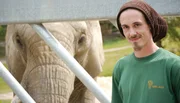 Tierpfleger Tim Viereck, aus dem Kronberger Opel-Zoo.