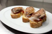 Tapas sind in Andalusien fester Bestandteil der Lebensart: Jeder hat ein Lieblings-Tapa, das ihn durch die Nacht bringt. Tapas sind in Andalusien fester Bestandteil der Lebensart: Jeder hat ein Lieblings-Tapa, das ihn durch die Nacht bringt.