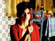 Raimunda (Pen&eacute;lope Cruz) hat ein Problem: wohin mit der Mordwaffe?