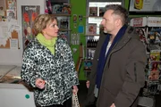 Yvonne (Gisa Zach) kann es nicht glauben, als Michael "Michi" (Lars Pape) von Jonas Beobachtung erz&auml;hlt, dass Gerner in Zoes Wohnung war.