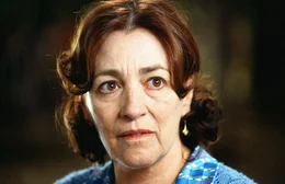 Paula (Yohana Cobo) und ihre Mutter Raimunda (Pen&eacute;lope Cruz) machen schwere Zeiten durch.; Zur ARTE-Sendung Volver &ndash; Zur&uuml;ckkehren 21: Lange tot geglaubt, daf&uuml;r aber ziemlich lebendig: Irene (Carmen Maura) &copy; Paola Ardizzonni/Emilio Pereda/Path&eacute; Foto: ARTE France Honorarfreie Verwendung nur im Zusammenhang mit genannter Sendung und bei folgender Nennung "Bild: Sendeanstalt/Copyright". Andere Verwendungen nur nach vorheriger Absprache: ARTE-Bildredaktion, Silke W&ouml;lk Tel.: +33 3 881 422 25, E-Mail: bildredaktion@arte.tv