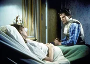 Gary (Patrick O'Bryan, r.) macht einen ersten Schritt zur Versöhnung und besucht Alice (Lorie Griffin, l.) in der Klinik. Gary (Patrick O'Bryan, r.) macht einen ersten Schritt zur Versöhnung und besucht Alice (Lorie Griffin, l.) in der Klinik.