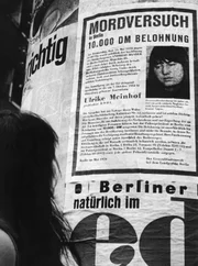 Der Tod von Andreas Baader, Gudrun Ensslin, Jan-Carl Raspe und zuvor schon Ulrike Meinhof stürzte die Bundesrepublik in ihre bis dahin tiefste politische Krise. An einer Berliner Litfaßsäule klebt ein Steckbrief, mit dem nach der wegen Mordversuchs gesuchten RAF-Terroristin Ulrike Meinhof gefahndet wird. Der Tod von Andreas Baader, Gudrun Ensslin, Jan-Carl Raspe und zuvor schon Ulrike Meinhof stürzte die Bundesrepublik in ihre bis dahin tiefste politische Krise. An einer Berliner Litfaßsäule klebt ein Steckbrief, mit dem nach der wegen Mordversuchs gesuchten RAF-Terroristin Ulrike Meinhof gefahndet wird.