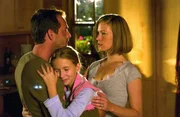 Noch ahnt Familie Richardson nicht, dass der Alptraum ihres Lebens längst begonnen hat: (v.l.n.r.) Chris (Luke Perry), Haley (Eliza Bennett) und Brooke (Jessica Brooks) ?. Noch ahnt Familie Richardson nicht, dass der Alptraum ihres Lebens längst begonnen hat: (v.l.n.r.) Chris (Luke Perry), Haley (Eliza Bennett) und Brooke (Jessica Brooks) ?.