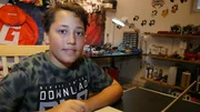 Justin hat einen Bastelraum für sein Hobby im Keller. Justin hat einen Bastelraum für sein Hobby im Keller.