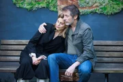 Stella (Bettine Langehein) l&auml;sst sich durch Joris (Guido Broscheit) Liebe in ihrem Rachebed&uuml;rfnis bes&auml;nftigen.