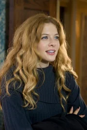 Zum G8-Gipfel dreht die Dokumentarfilmerin Leonie (Rachelle Lefevre) einen Film über die gesundheitlichen Folgen der kolumbianischen Rosenindustrie. Zum G8-Gipfel dreht die Dokumentarfilmerin Leonie (Rachelle Lefevre) einen Film über die gesundheitlichen Folgen der kolumbianischen Rosenindustrie.