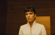 Luv (Sylvia Hoeks) ist die Assistentin von Niander Wallace.