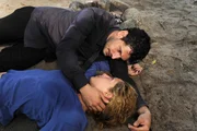Luca (Manuel Cortez, oben) ist total erleichtert, dass Nina (Maria Wedig, unten) lebt ... Luca (Manuel Cortez, oben) ist total erleichtert, dass Nina (Maria Wedig, unten) lebt ...