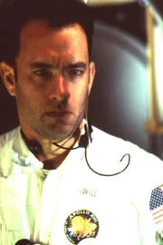 Am 11. April 1970 wird von Cape Canaveral aus das Raumschiff Apollo 13 gestartet, das auf dem Mond landen soll. An Bord ist unter anderem der Astronaut James A. Lovell (Tom Hanks). Pl&ouml;tzlich geht im Kontrollzentrum Houston ein Funkspruch ein, dass einer der Sauerstoff-Tanks explodiert ist ...