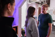 Britta (Tabea Heynig, M.) tappt mit einer unbedachten &Auml;u&szlig;erung genau in Alexanders (Frederic Heidorn) Falle. Links Naomi (Nadine Menz).